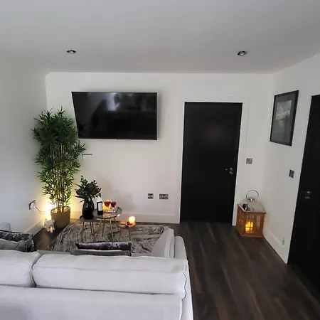 Maunie's Apartment *